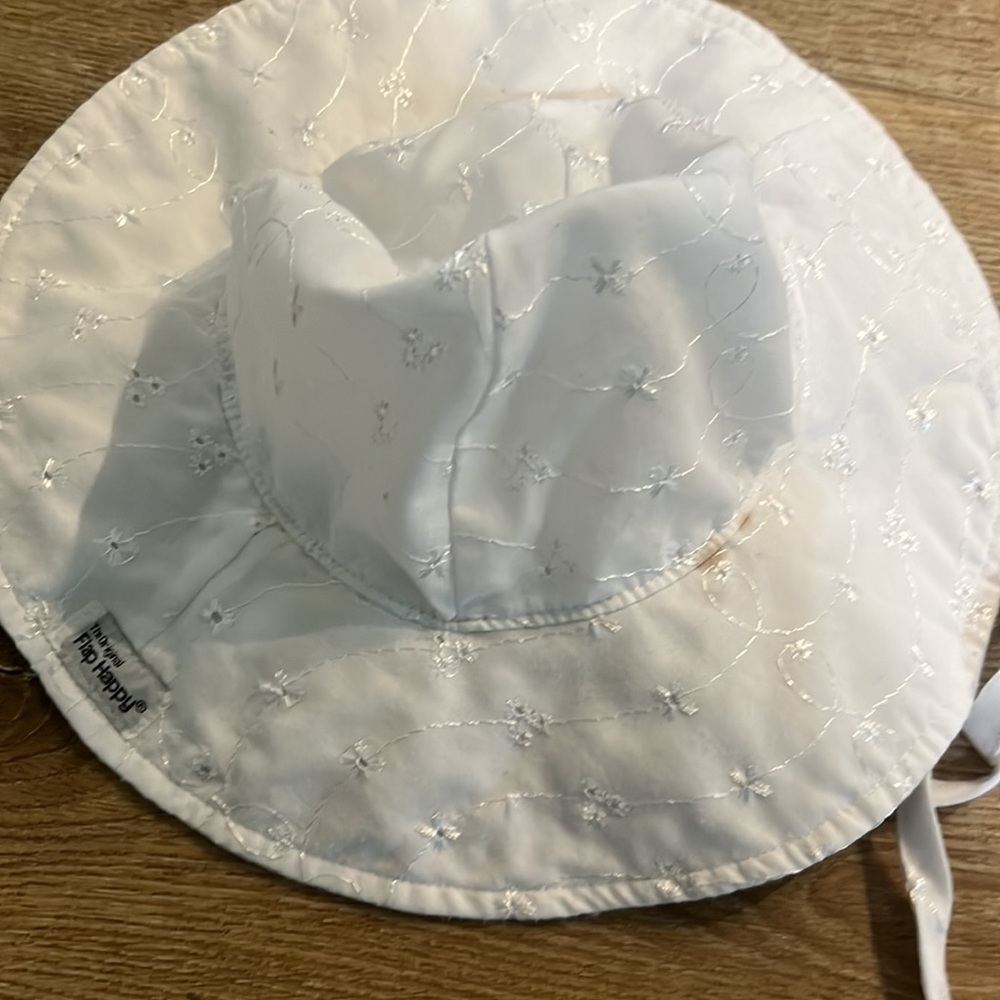 Flap Happy White Flower stitched Sun hat L - Picture 5 of 6